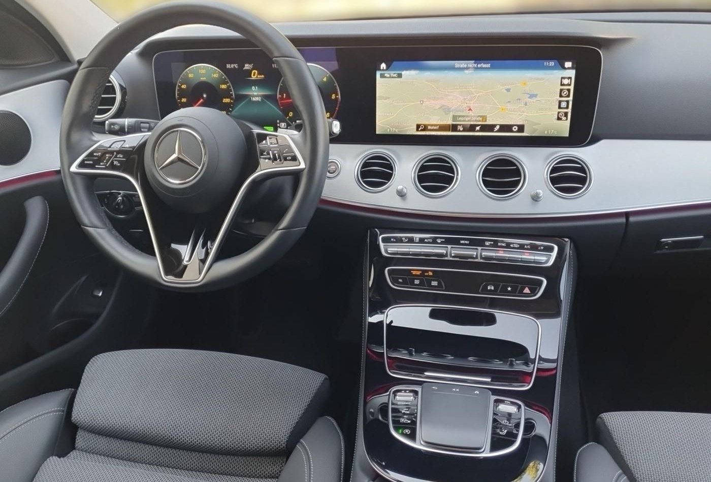 Mercedes-Benz E 300 d 4MATIC T - Image 4